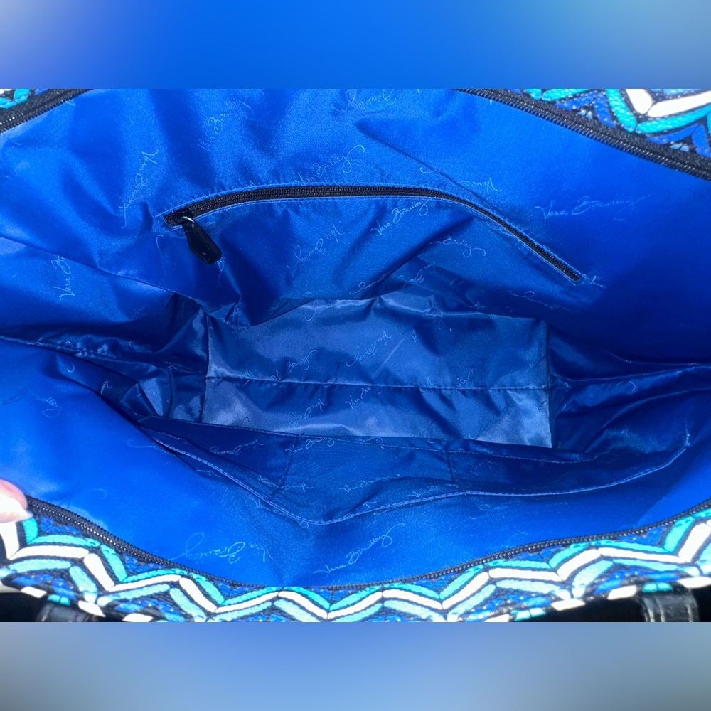 Vera Bradley  Blue Bayou Shoulder Bag in a Vibrant Blue & Black Pattern -NWOT - Picture 4 of 15